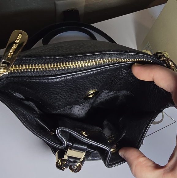 ⭐️Michael Kors Black Leather Tassle Crossbody with Dust Bag - Picture 12 of 16